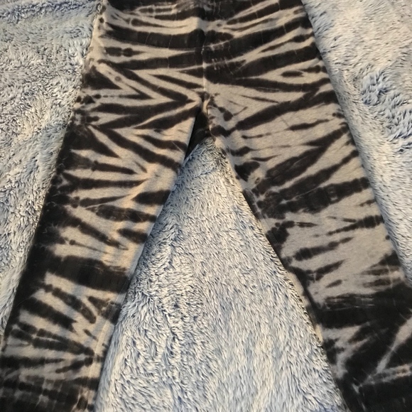 Nike DRI-FIT Leggings - Picture 2 of 3